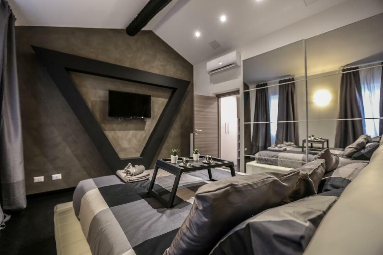 Stylish Apartment Near Duomo Milaan Buitenkant foto