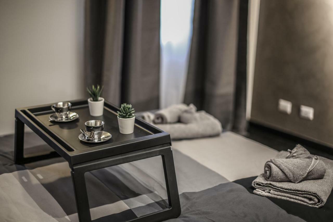 Stylish Apartment Near Duomo Milaan Buitenkant foto